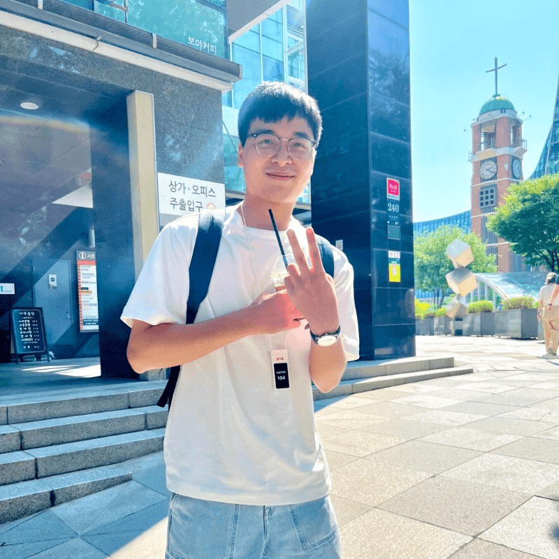 Ảnh chân dung Nghĩa Nguyễn